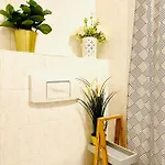 Saniertes - Elisa - Mit Balkon, Wlan, Smart-tv & Kueche In City-naehe *