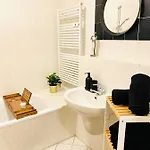 Lägenhet Saniertes - Elisa - Mit Balkon, Wlan, Smart-tv & Kueche In City-naehe Erfurt