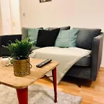 Saniertes - Elisa - Mit Balkon, Wlan, Smart-tv & Kueche In City-naehe * Erfurt