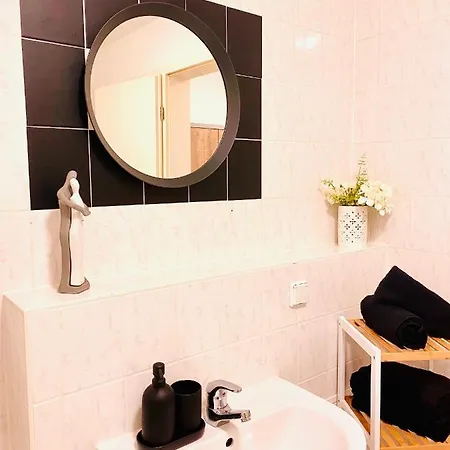 Saniertes - Elisa - Mit Balkon, Wlan, Smart-tv & Kueche In City-naehe * Erfurt
