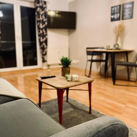 Saniertes - Elisa - Mit Balkon, Wlan, Smart-tv & Kueche In City-naehe * Erfurt