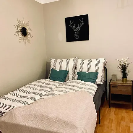 Apartment Saniertes - Elisa - Mit Balkon, Wlan, Smart-tv & Kueche In City-naehe *