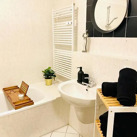 Apartment Saniertes - Elisa - Mit Balkon, Wlan, Smart-tv & Kueche In City-naehe Erfurt