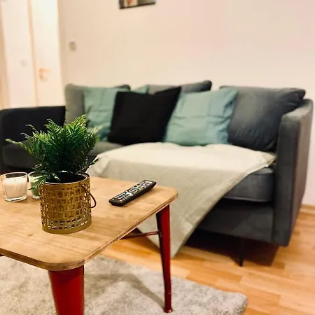 Saniertes - Elisa - Mit Balkon, Wlan, Smart-tv & Kueche In City-naehe * Erfurt