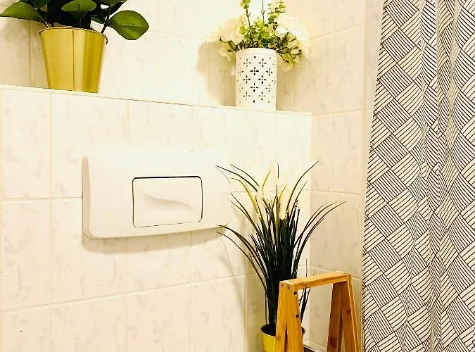 Saniertes - Elisa - Mit Balkon, Wlan, Smart-tv & Kueche In City-naehe *