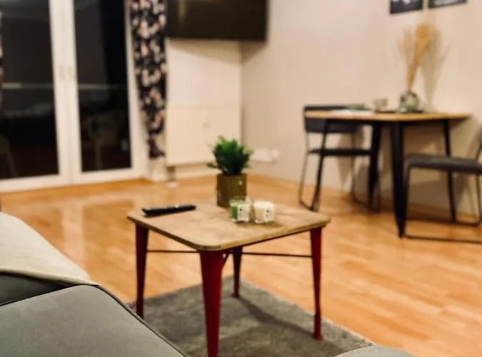 Saniertes - Elisa - Mit Balkon, Wlan, Smart-tv & Kueche In City-naehe * Erfurt