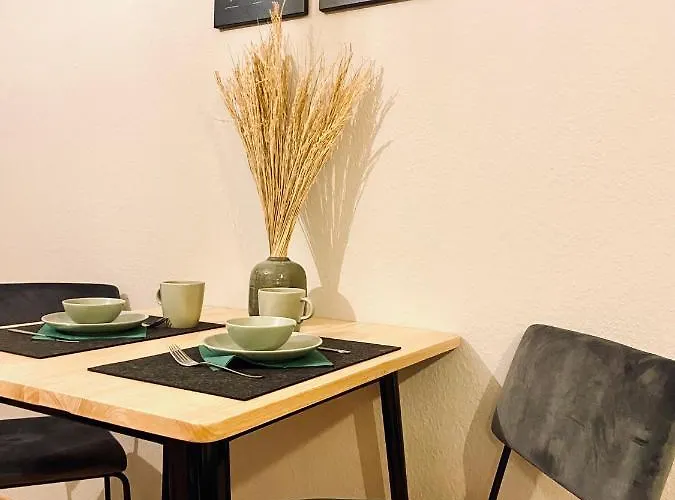 アパート Saniertes - Elisa - Mit Balkon, Wlan, Smart-tv & Kueche In City-naehe *