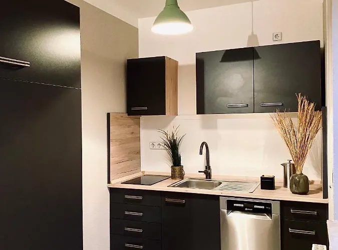 アパート Saniertes - Elisa - Mit Balkon, Wlan, Smart-tv & Kueche In City-naehe *